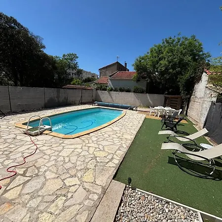 Spacieuse Avec Piscine Privée à