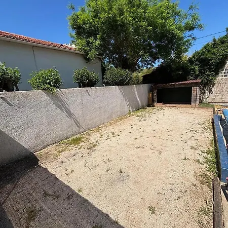 Villa Spacieuse Avec Piscine Privée à